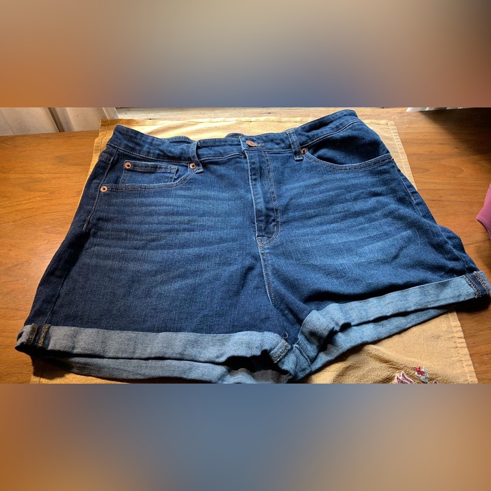 No boundaries size 17 dark blue denim